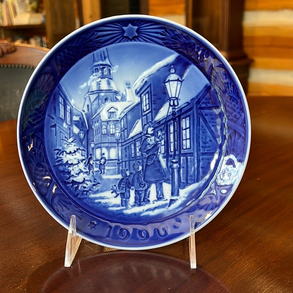 Royal Copenhagen Blue & White Annual Christmas Plate - 1996